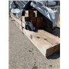 Image 2 : CEDAR POST - Rough Standard slight weathered - LOT OF ONE- 6 in x 6 in x 16ft