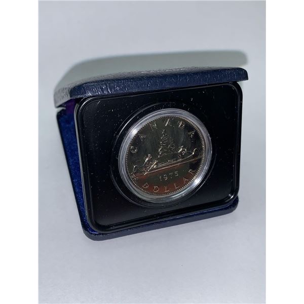 Royal Canadian Mint Canada 1975 Cased dollar coin in display