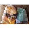 Image 1 : 2 Bags Blankets / Towels Etc.