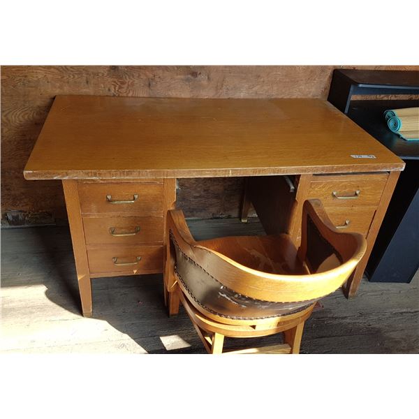 Vintage Desk 56 X 32 X 31 Inch
