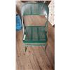 Image 2 : 2 Metal Folding Chairs