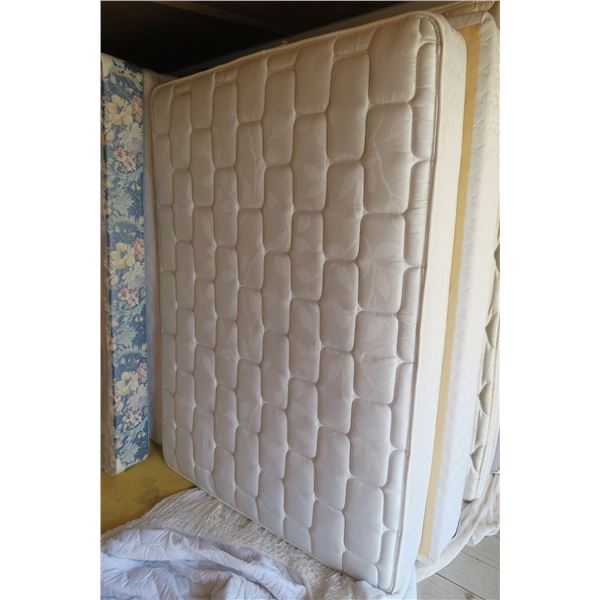 Double Matress And Boxspring