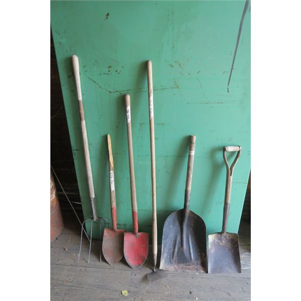Lot of 4 Shovels, Forks and Ho