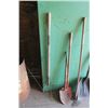 Image 7 : Lot of 4 Shovels, Forks and Ho