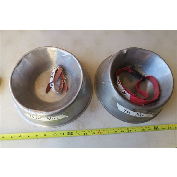 2 Pet Dishes with 2 Cat Collars and 1 Dog Collar