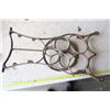 Image 5 : 2 Cast Iron Sewing Machine Legs