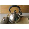 Image 4 : Pressure Cooker & Stainless Whistling Tea Kettle