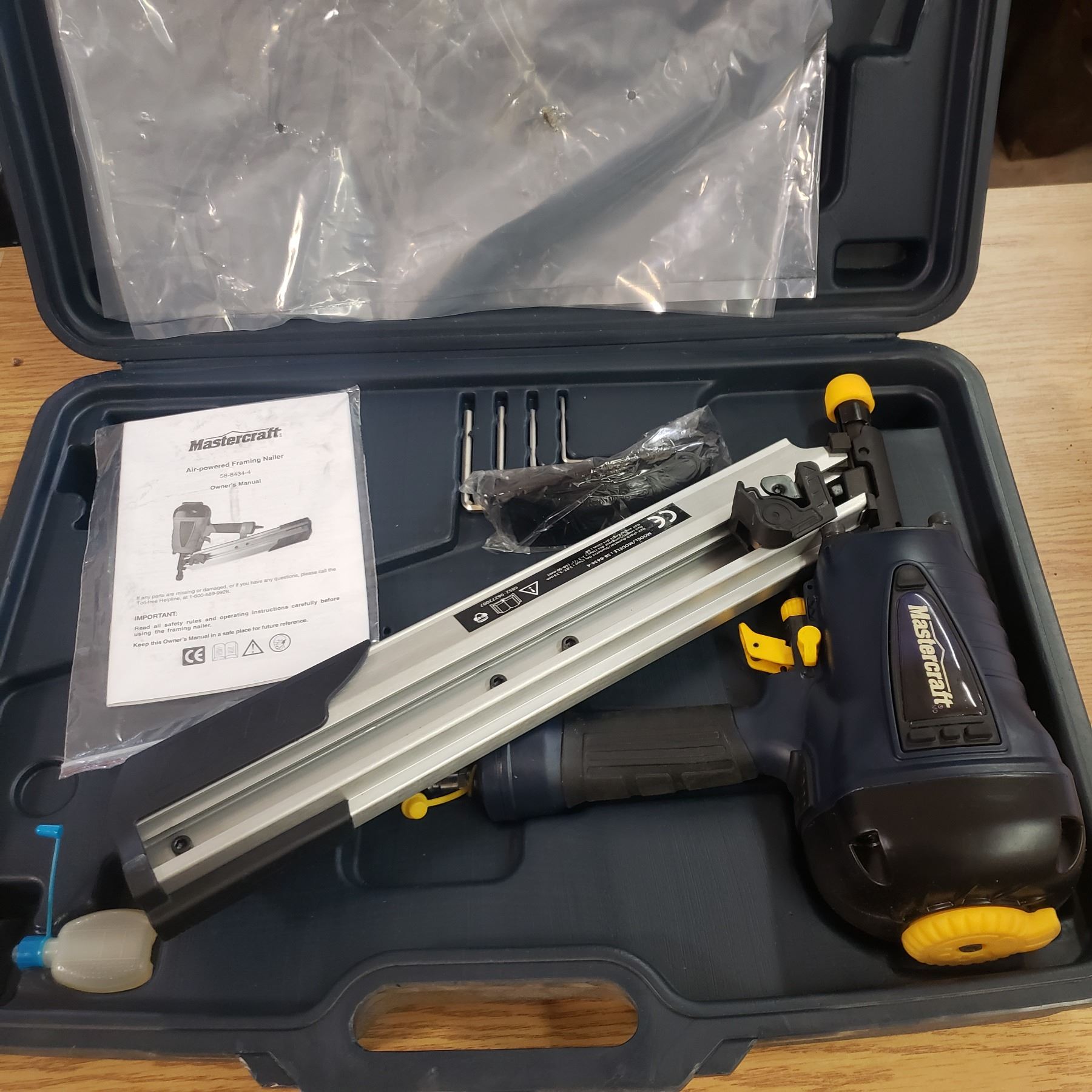 Air powered framing nailer Mastercraft model 5884384 looks unused