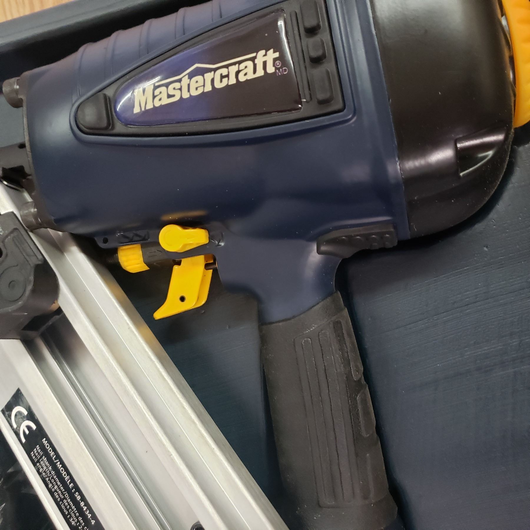 Air powered framing nailer Mastercraft model 5884384 looks unused