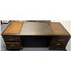 Image 3 : Executive burl paneled office desk w/ matching credenza