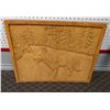 Image 1 : Intricately carved wolf on forest path on solid carved wood panel - signed by artist on back 1977 - 