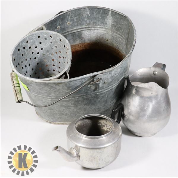 VINTAGE COLLECTIBLES-