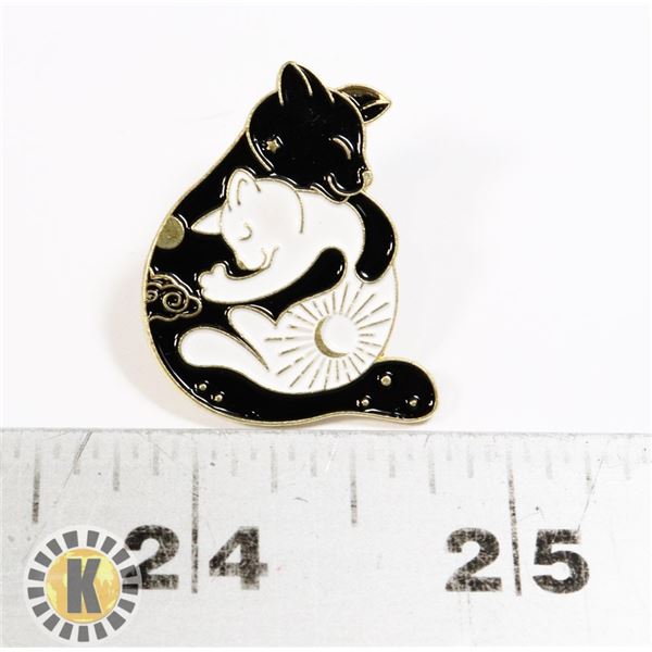 NEW KITTIES HUGGING PIN