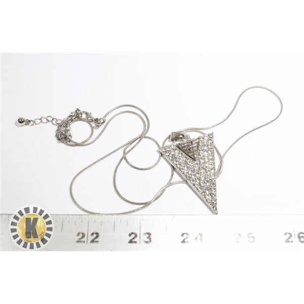 940-100 NECKLACE W/ CRYSTAL 'V' NECKLACE