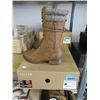 Image 1 : Pair of Ladies Size 7 Yellow Brand Winter Boots