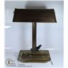 Image 1 : UNCLAIMED METAL DESK LAMP