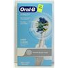 Image 1 : NEW ORAL-B RECHARGEABLE TOOTHBRUSH WITH FLOSS