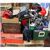 PALLET CONTAINING VINTAGE TRUNK COOLERS, TOOLBOXES