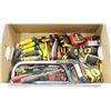 Image 1 : FLAT OF KNIVES, SAWS, TAPES, CHISELS & ALLEN KEYS