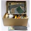 Image 1 : FLAT OF PAINTING TOOLS AND FLAT OF SANDPAPER