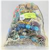 Image 1 : BAG OF VINTAGE MIXED JEWELRY APPROX 3 POUNDS