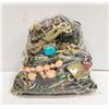Image 1 : BAG OF MIXED VINTAGE JEWELLERY APPROX 3 POUNDS