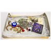 Image 1 : FLAT OF VINTAGE JEWELRY