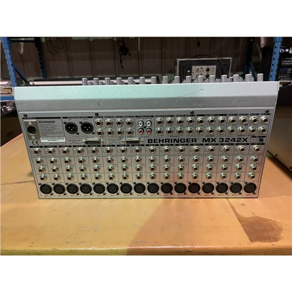 BEHRINGER EURORACK MX 3242X RACK MOUNT 32 INPUT 4-BUS MIXING