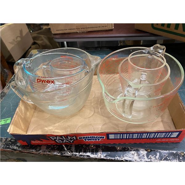 Glass measuring cups