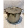 Image 1 : Stock pot