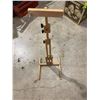 Image 1 : Crafting stand