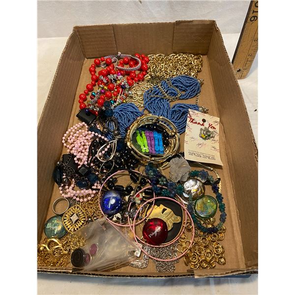 Lot costume jewelry