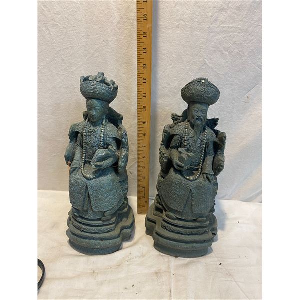 Two figurines