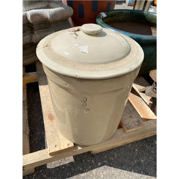 Crock with lid lid has some cracking