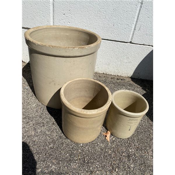 3 crocks some cracking