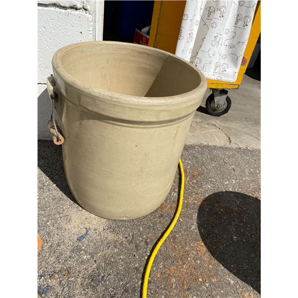 Crock with handles