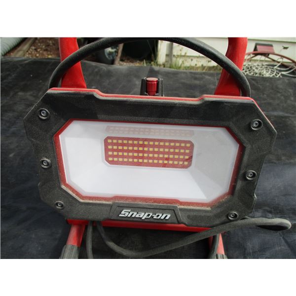 Snap On 2700 Lumens LED Work Light - Bodnarus Auctioneering