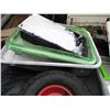 Image 4 : Utility Tire Shop Towels, Paint Trays, Paint Brushes