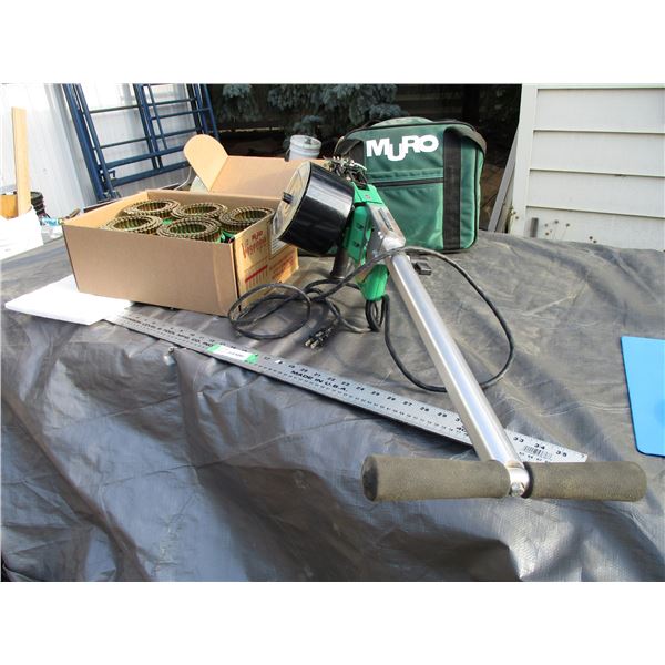 Stand Up Muro Screw Gun with Case Plus 8 x 2.5 Wood Screws