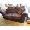 Image 1 : Leather love seat (39" x 71")
