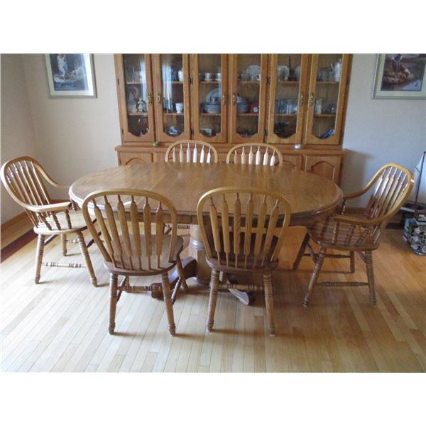 Wooden dining room table (2 leafs) with 6 chairs (2 are Captain chairs) (71" x 48")