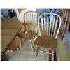 Image 6 : Wooden dining room table (2 leafs) with 6 chairs (2 are Captain chairs) (71" x 48")