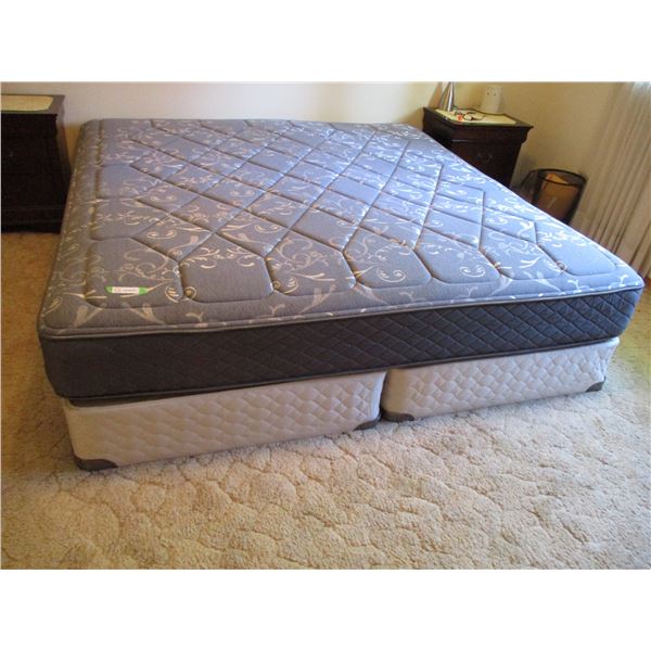 King size bed mattress and box spring (76" x 80")
