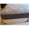 Image 3 : King size bed mattress and box spring (76" x 80")