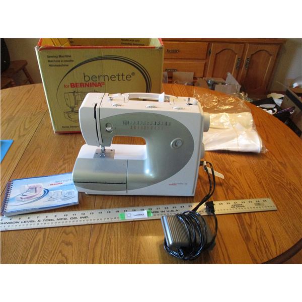 Bernette 56 for Berming sewing machine with bag and manual