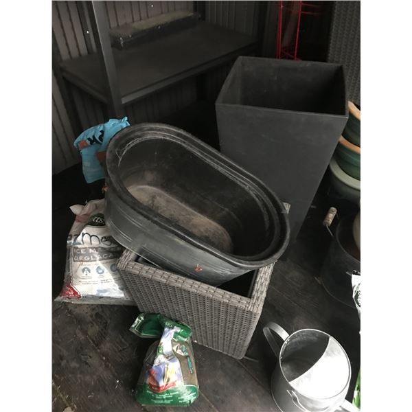 Stanley 2.8 Wet/Dry Vac, Scotts Turf Builder, Hedge Cutter, Power Cords & Asst Tarps