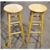 Image 1 : TWO MATCHING OAK STOOLS