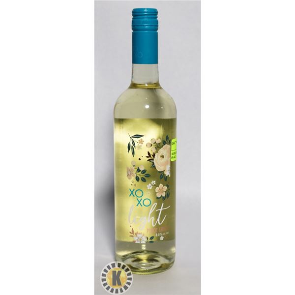 XOXO LIGHT PINOT GRIGIO 750ML 8% ALC.
