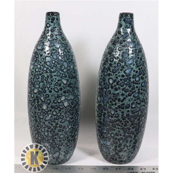 2 SINGLE FLOWER VASES MADE IN SIRI LANKA