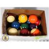Image 1 : BOX OF POOL BALLS